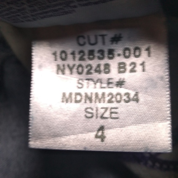 Size 4 NYDJ Jeans. Like new. Date night jeans. - Picture 7 of 8